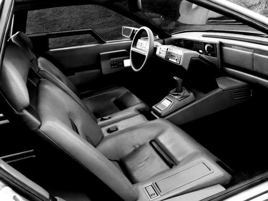 Интерьер Alfa Romeo Delfino Concept 1983 года  (фото 9 из 18)